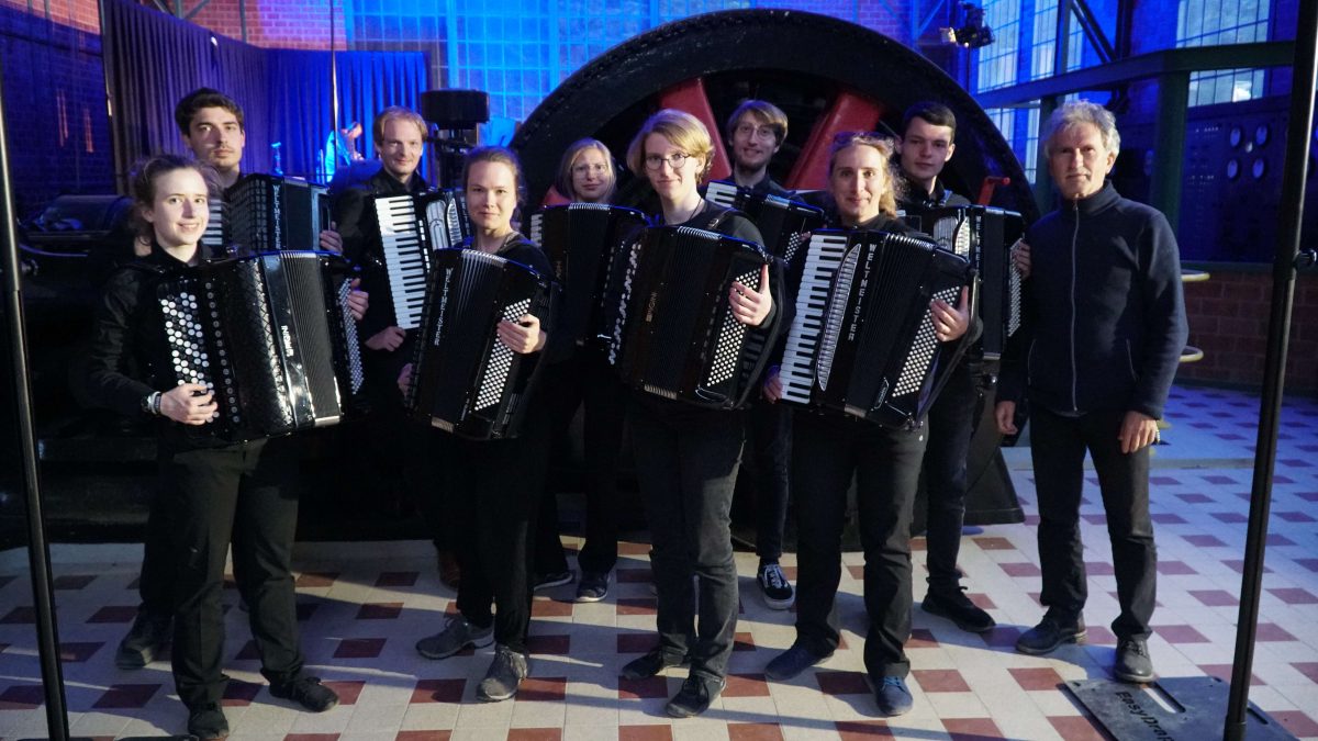 Gruppenfoto des Akkordeonensembles, Reise nach Luxemburg